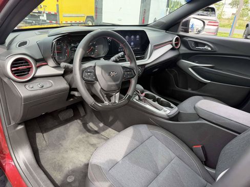 Certified 2024 Chevrolet Trax RS w/ Sunroof Package FWD image 11
