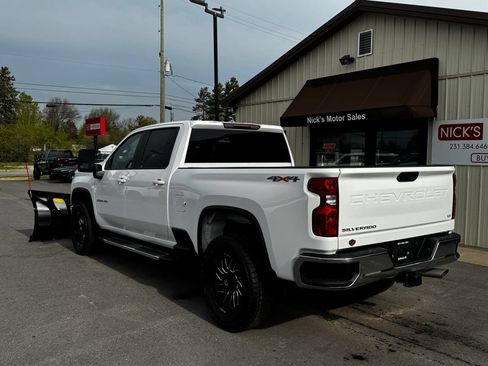 Used 2025 Chevrolet Silverado 2500 LT w/ Convenience Package AWD/4WD image 3