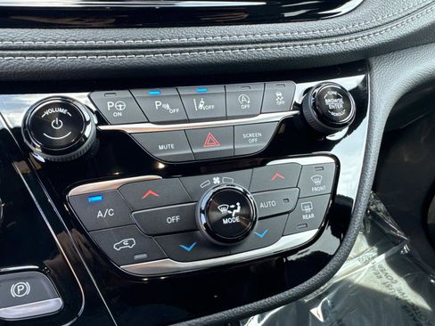 New 2025 Chrysler Pacifica Select image 25