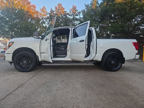 Used 2018 Nissan Titan XD image 78