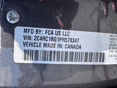 Used 2023 Chrysler Pacifica Touring-L FWD image 39