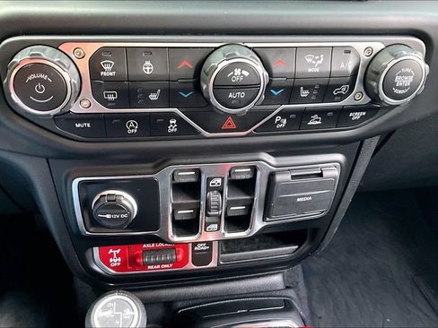 Used 2021 Jeep Gladiator Mojave w/ Uconnect 4C Nav & Sound Group AWD/4WD image 16