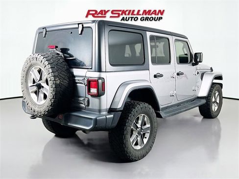 Used 2020 Jeep Wrangler Unlimited Sahara image 7