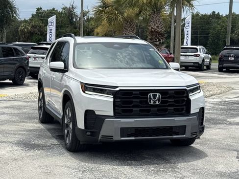 New 2026 Honda Pilot Touring image 3