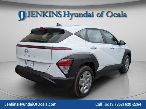 New 2026 Hyundai Kona SE image 3