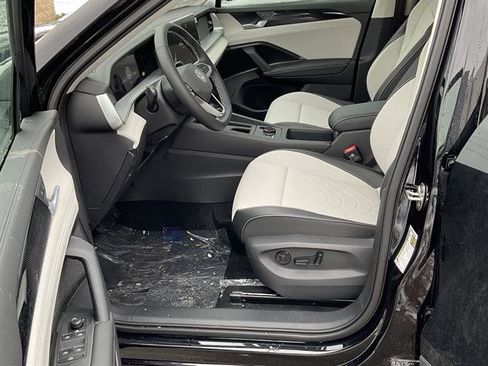 New 2026 Volkswagen Tiguan SE image 7