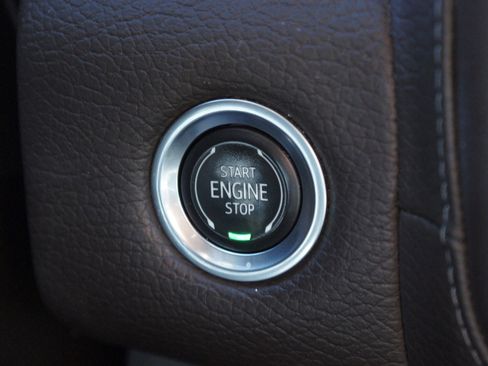 Used 2021 GMC Yukon Denali w/ Denali Premium Package image 10