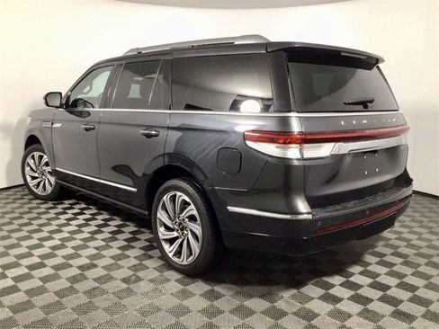 Used 2023 Lincoln Navigator Reserve image 11