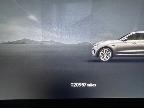 Used 2025 Jaguar F-PACE R-Dynamic S image 9
