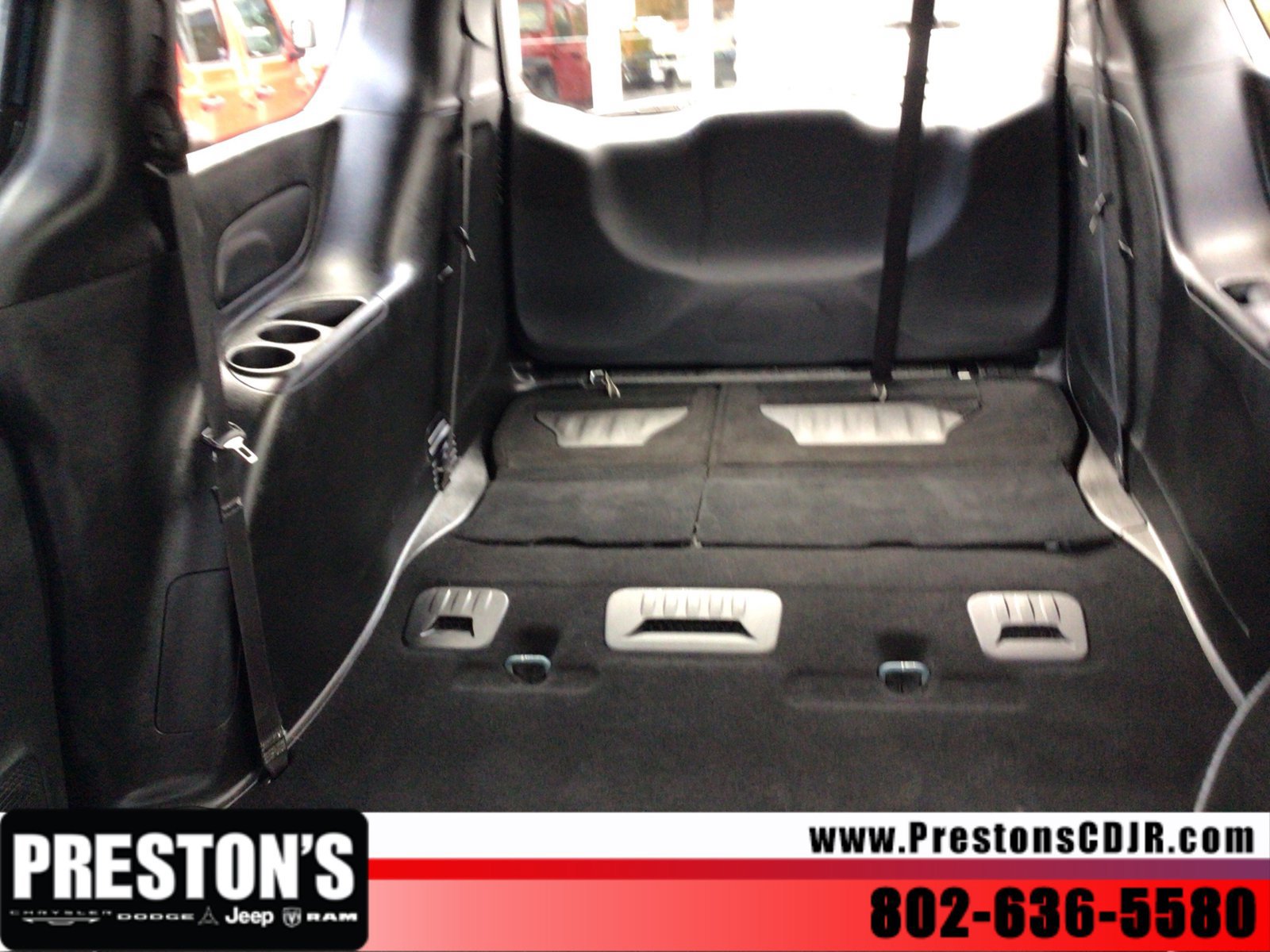 Used 2025 Chrysler Pacifica Select FWD image 18