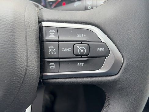 Used 2025 Jeep Compass Limited image 28