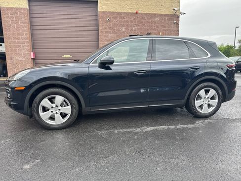 Used 2020 Porsche Cayenne E-Hybrid w/ Premium Plus Package AWD/4WD image 2