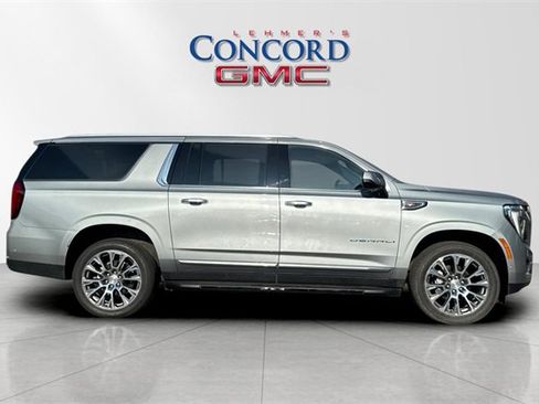 Used 2025 GMC Yukon XL Denali image 3