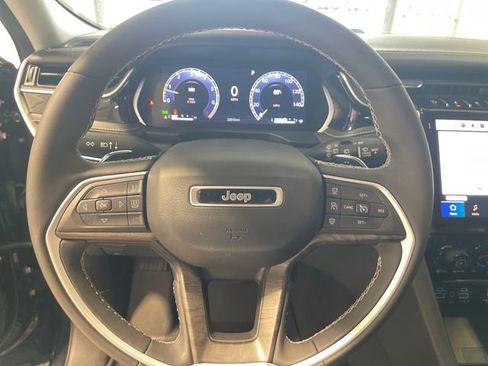 Used 2023 Jeep Grand Cherokee Limited w/ Luxury Tech Group II AWD/4WD image 8