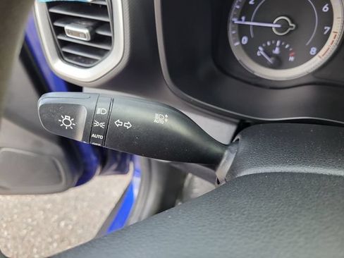 Used 2020 Hyundai Venue SE FWD image 25