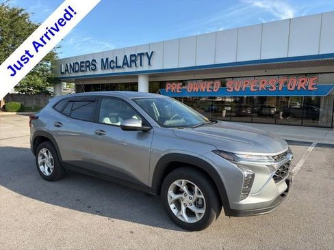 Used 2026 Chevrolet Trax LS w/ LS Convenience Package FWD image 1