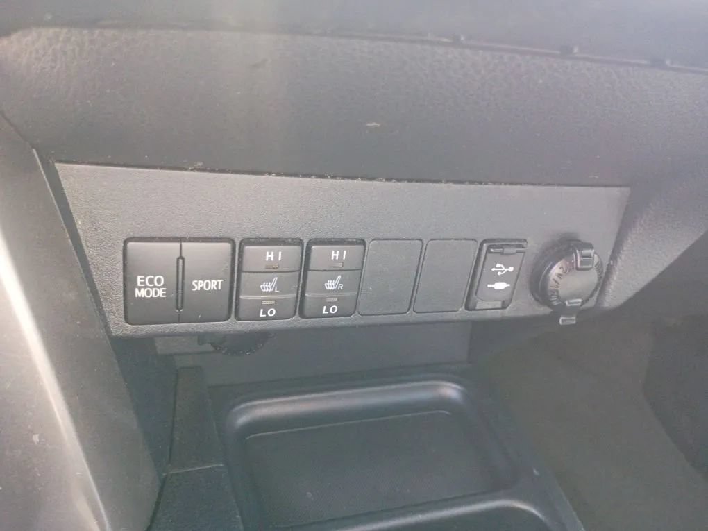 Used 2018 Toyota RAV4 Limited FWD image 14