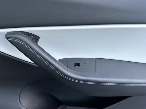 Used 2021 Tesla Model Y Long Range image 19