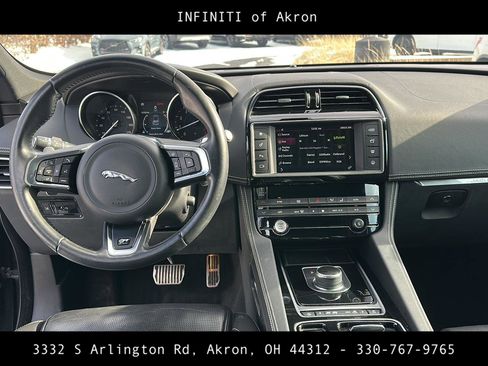Used 2018 Jaguar F-PACE R-Sport image 47
