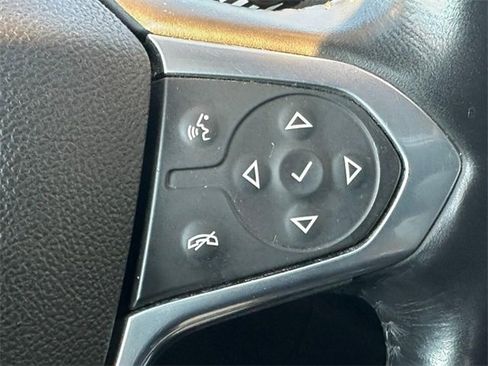 Used 2021 Chevrolet Traverse LT image 20