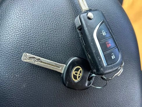 Used 2020 Toyota RAV4 LE FWD image 19