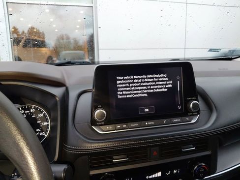 Used 2023 Nissan Rogue SV image 18