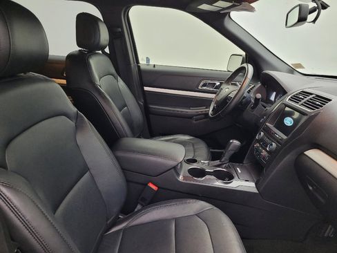 Used 2017 Ford Explorer XLT w/ Equipment Group 202A FWD image 21