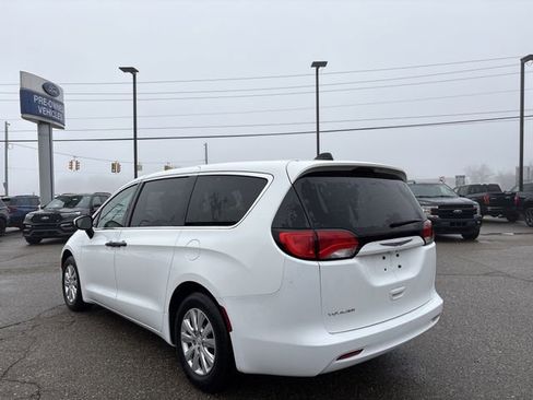 Used 2020 Chrysler Voyager L image 17