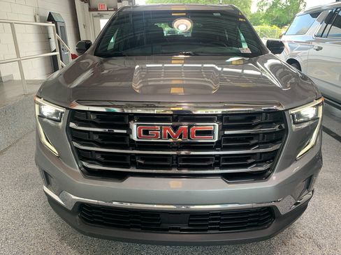 Used 2026 GMC Acadia Elevation w/ Elevation Premium Package FWD image 2