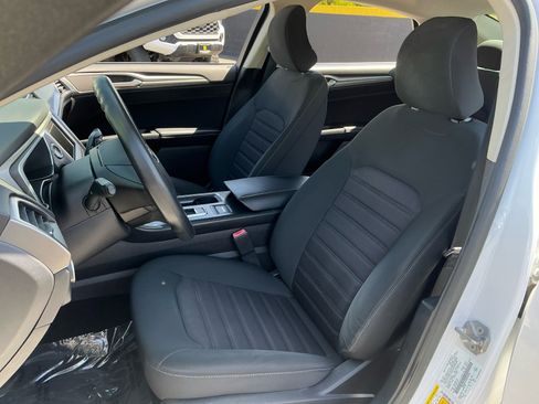 Used 2019 Ford Fusion SE FWD image 18