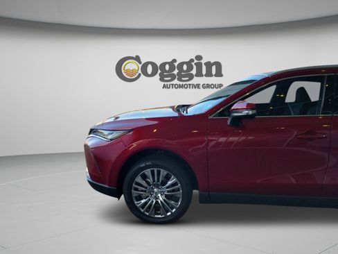 Used 2023 Toyota Venza XLE image 30