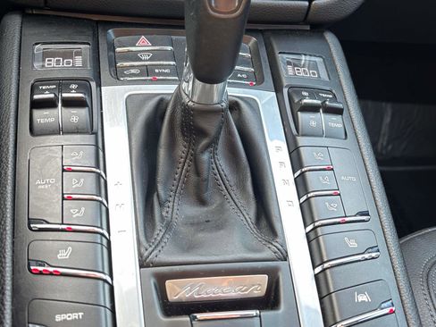 Used 2021 Porsche Macan w/ Driver Memory Package image 23