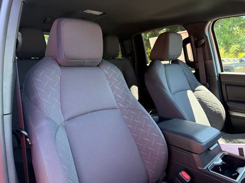 Certified 2025 Toyota Tacoma SR5 AWD/4WD image 21