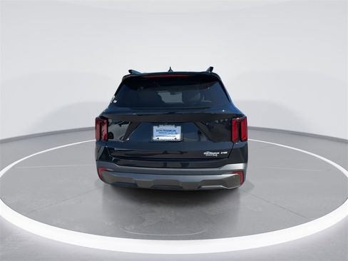 Used 2025 Kia Sorento SX image 7