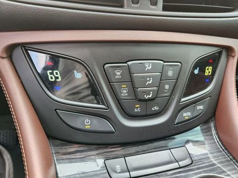 Used 2017 Buick Envision Essence image 25