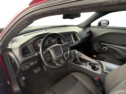 Used 2020 Dodge Challenger SXT RWD image 9