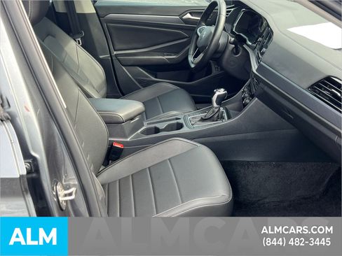 Used 2023 Volkswagen Jetta SE image 16