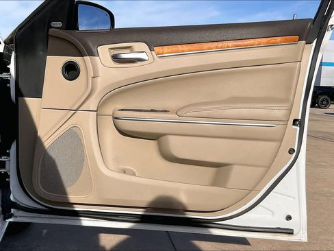 Used 2013 Chrysler 300 C image 22