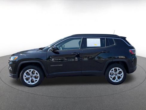 Used 2025 Jeep Compass Latitude AWD/4WD image 9
