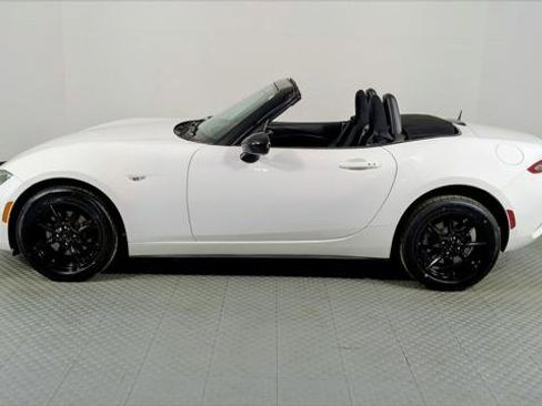 Used 2016 MAZDA MX-5 Miata Sport image 3