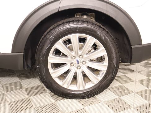 Used 2022 Ford Explorer Limited w/ Equipment Group 301A AWD/4WD image 21