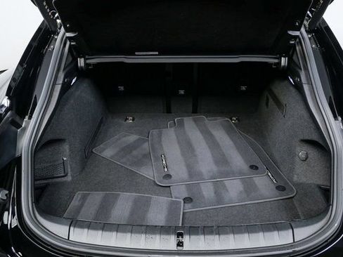 Used 2024 Porsche Taycan 4 Cross Turismo image 28