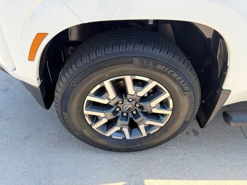 Used 2023 Nissan Frontier SV w/ SV Convenience Package RWD image 29