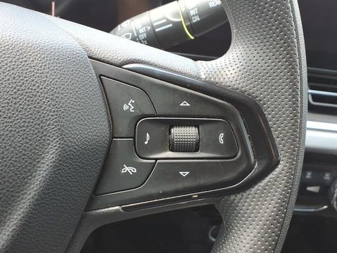 Used 2025 Chevrolet Trax LT FWD image 18