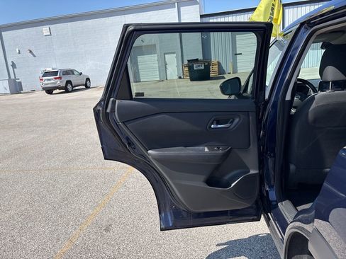 Used 2025 Nissan Rogue SV image 23