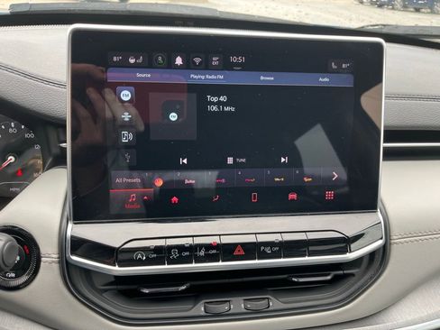 Used 2025 Jeep Compass Limited image 16