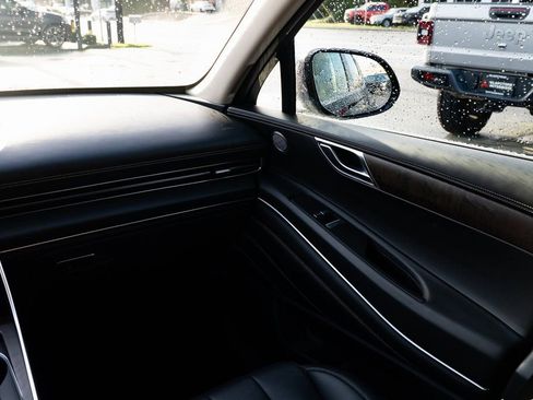 Used 2024 Genesis GV80 2.5T image 10