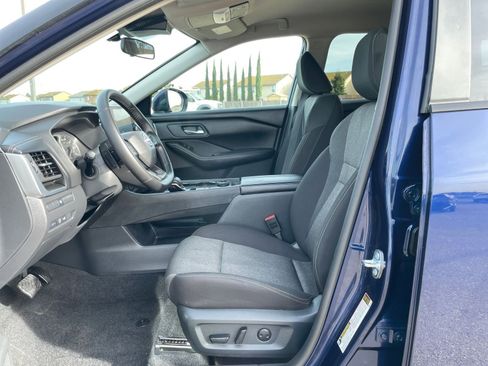 Used 2025 Nissan Rogue SV image 28