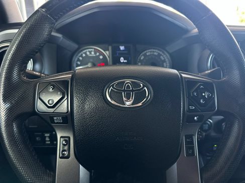 Used 2021 Toyota Tacoma TRD Off-Road w/ Technology Package AWD/4WD image 20
