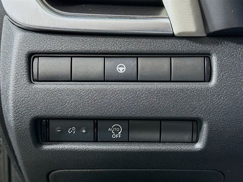 Used 2023 Nissan Rogue SV AWD/4WD image 17